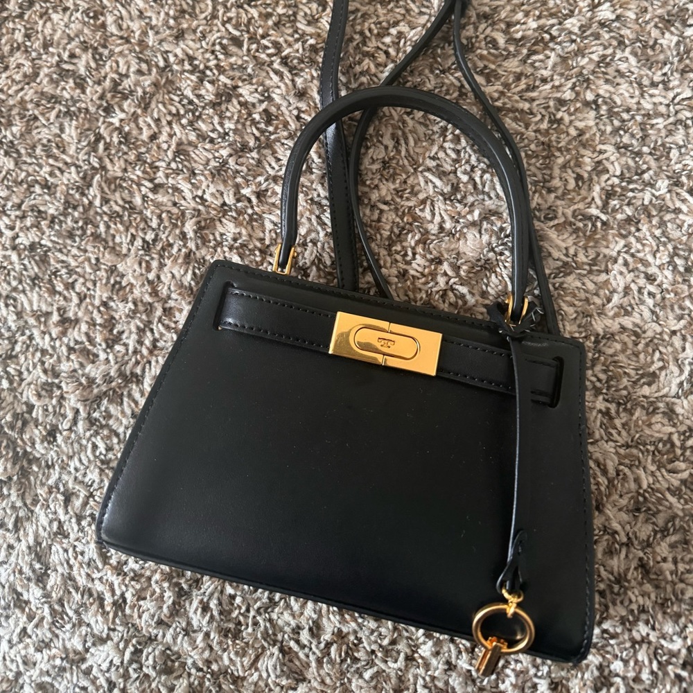 SOLD** Tory Burch mini Lee Radziwill in Black
